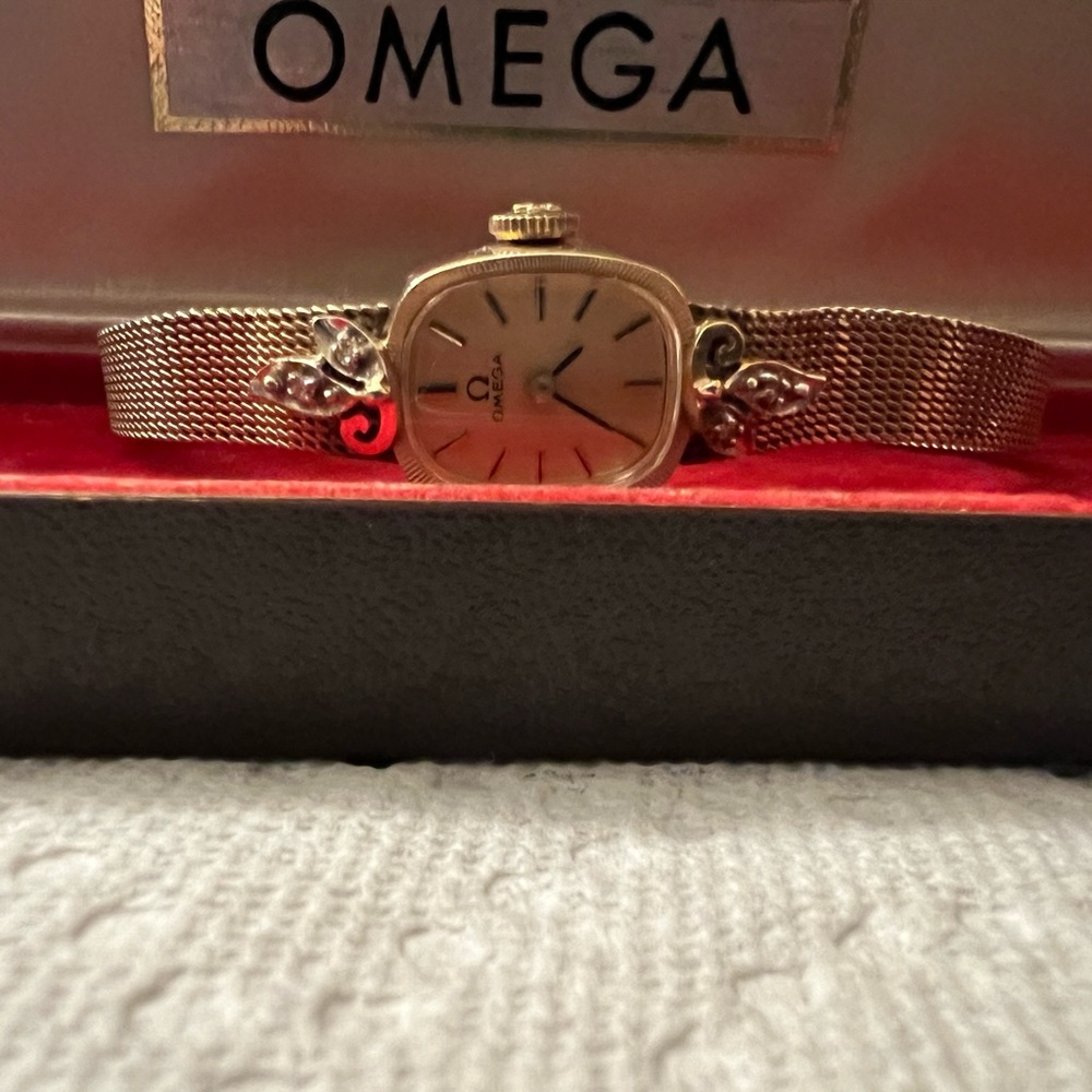 - Vintage 14k gold OMEGA watch